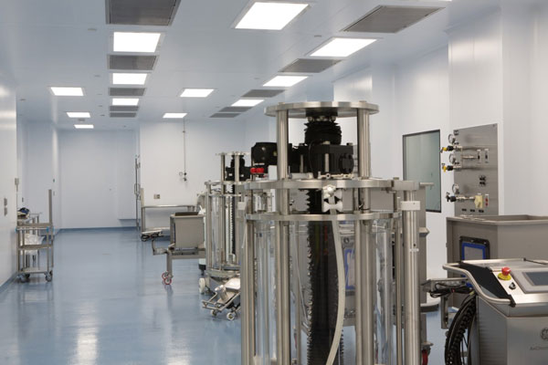 Cleanroom with Top Access Light fixtures