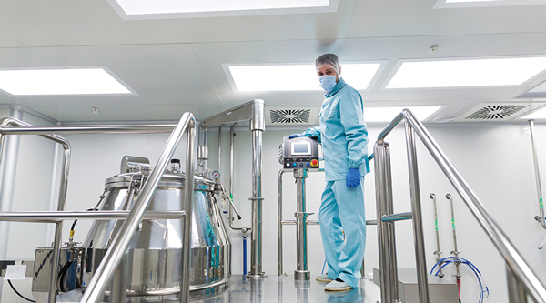 Cleanroom with Plenum Access Light Fixtures