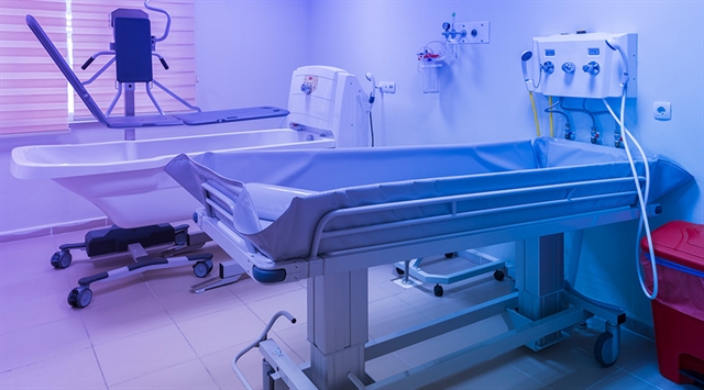 Treatment facility for patients suffering severe burns, with Indigo-Clean continuous disinfection lighting in the room