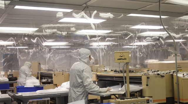 Kenall Cleanroom And Containment Lighting, Cleanroom Teardrop Light Fixtures And Fittings
